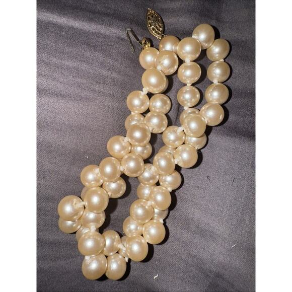 -NECKLACE Faux Pearls Creamy Color 19” Long Very Pretty - Picture 5 of 15
